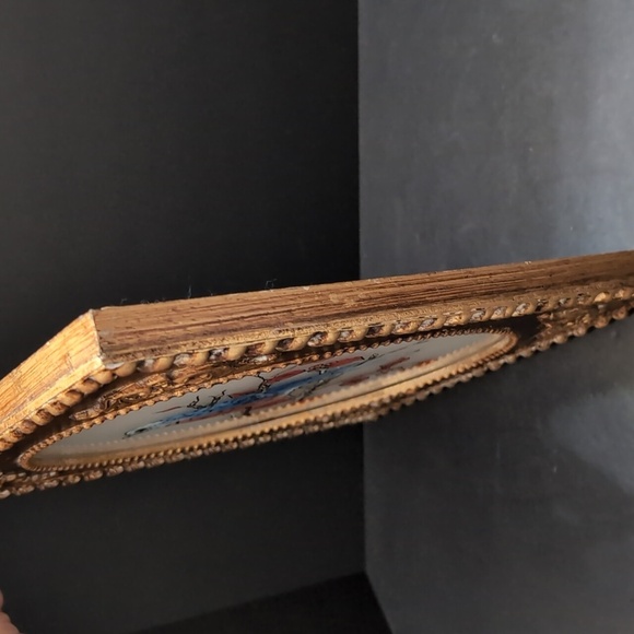 VGT, Reverse Painted Glass in Gold Ornate Frame,Bird on a Branch ,Signed. - Picture 7 of 10